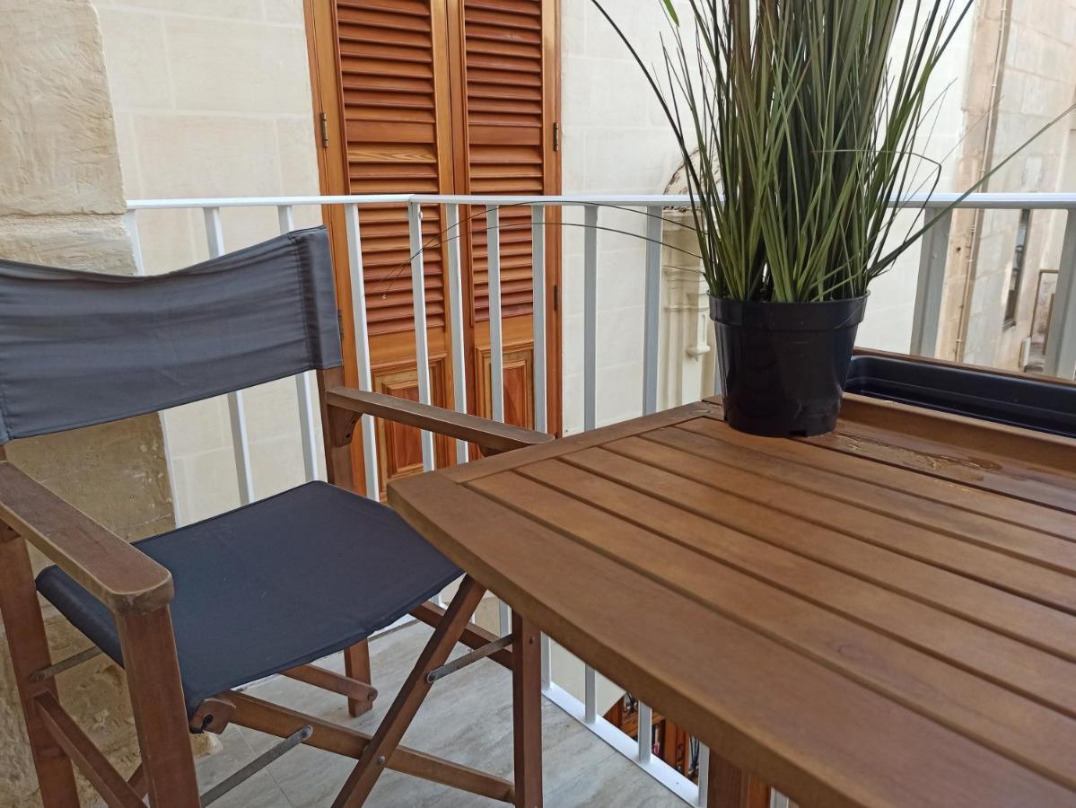 Beautiful Studio Apartment In Qormi Malta Exterior foto